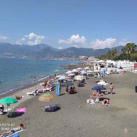 Holiday Home Casa Vacanze 萨莱诺 外观 照片