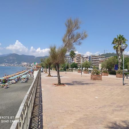 Holiday Home Casa Vacanze 萨莱诺 外观 照片